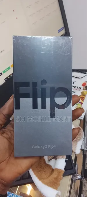 New Samsung Galaxy Z Flip4 512 GB Gold