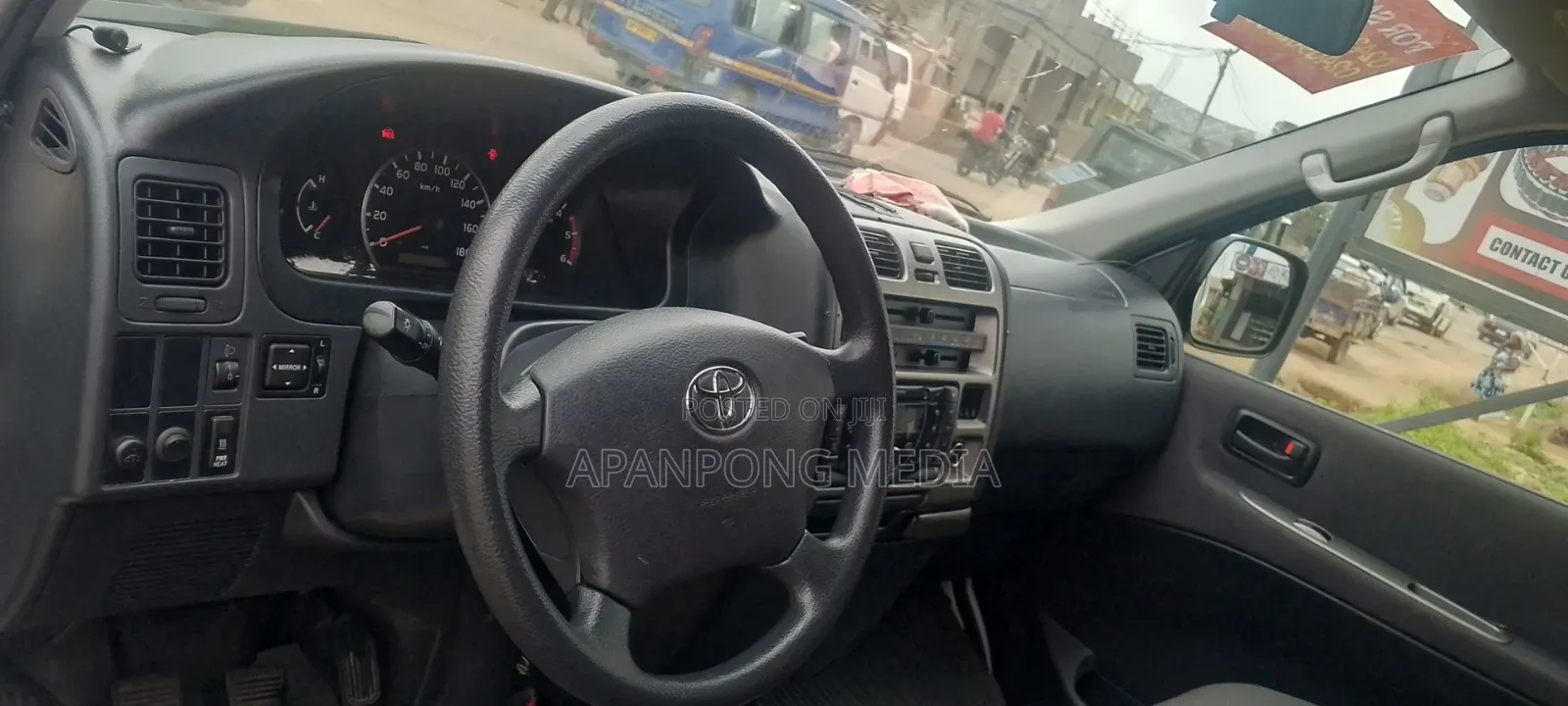 Toyota HiAce 2011 White