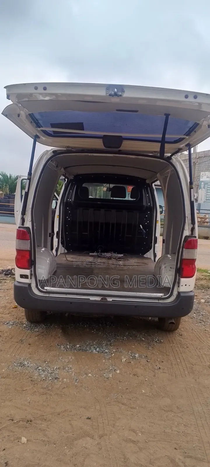 Toyota HiAce 2011 White