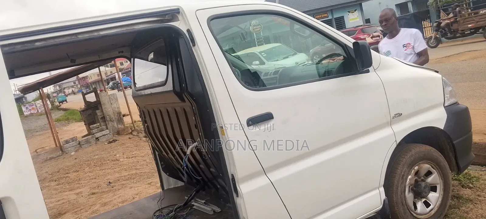 Toyota HiAce 2011 White