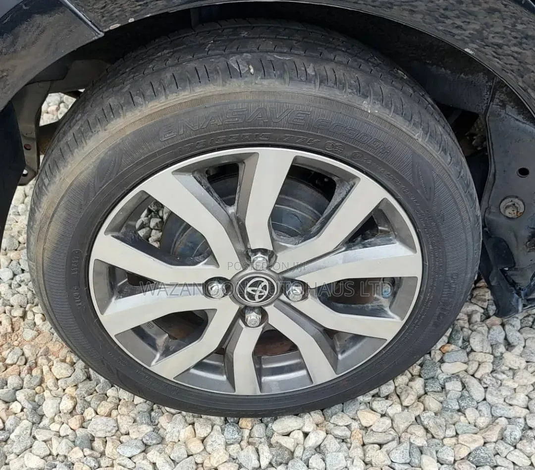 Toyota Vitz 2012 Black