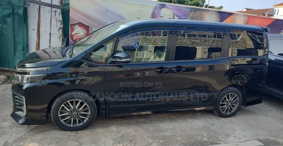 Toyota Voxy 2014 Black