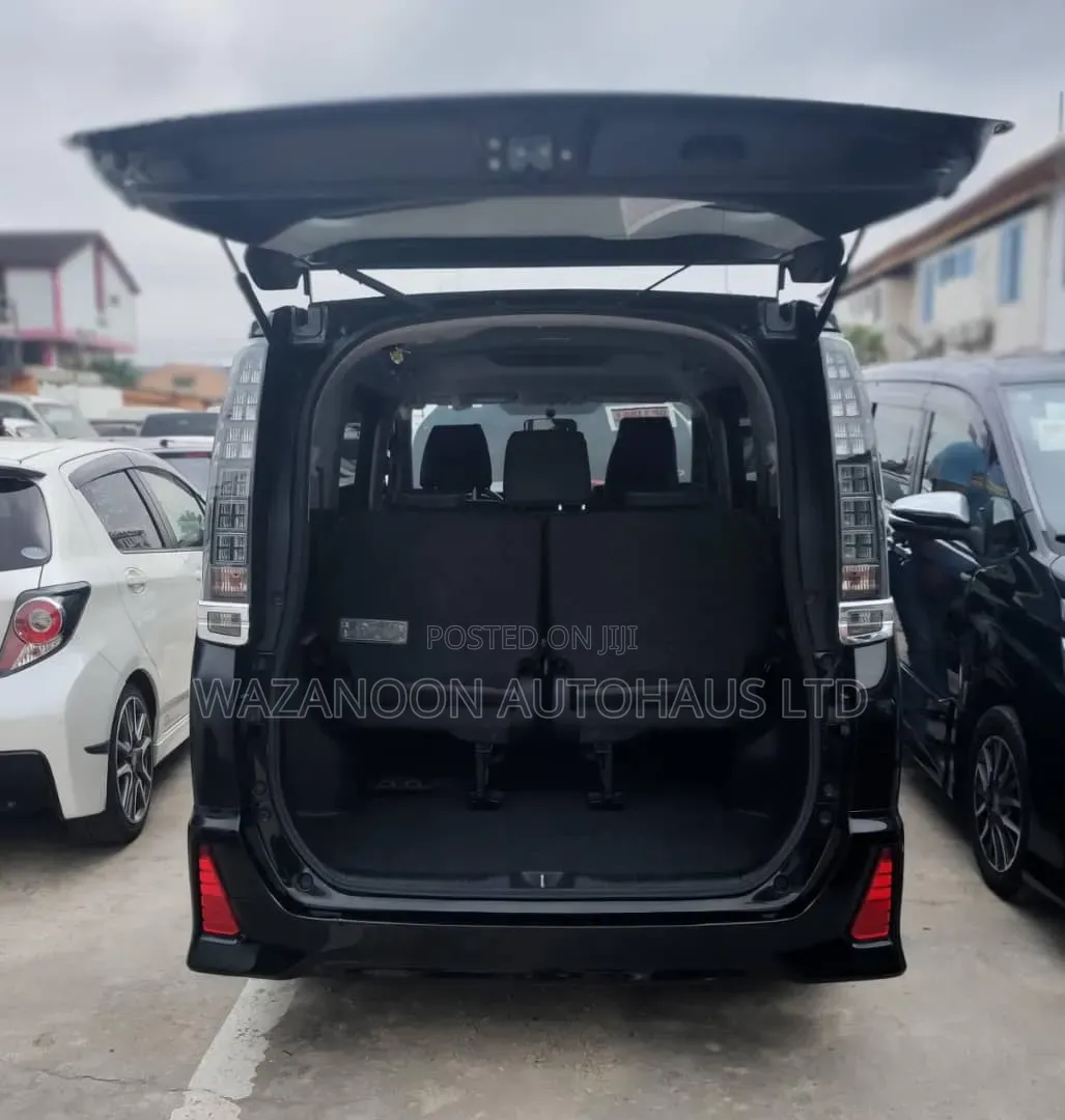 Toyota Voxy 2014 Black