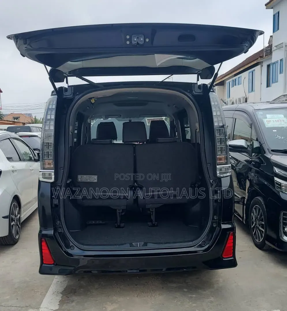 Toyota Voxy 2014 Black