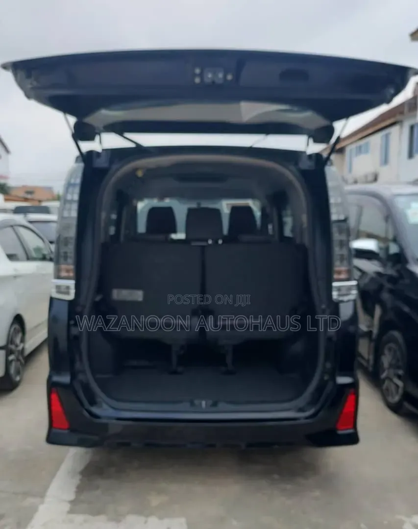 Toyota Voxy 2014 Black