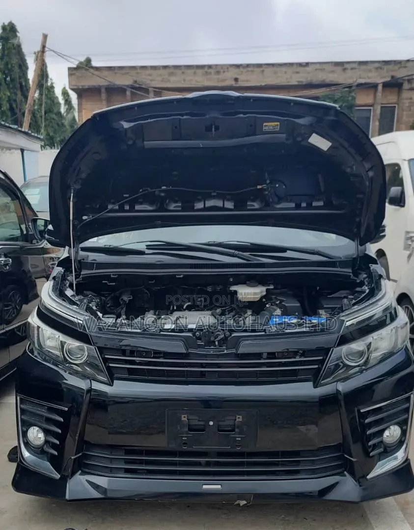 Toyota Voxy 2014 Black