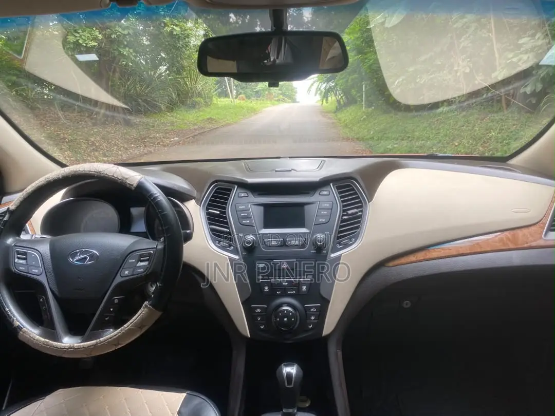 Hyundai Santa Fe SE AWD 2017 Red