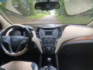 Hyundai Santa Fe SE AWD 2017 Red