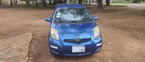 Toyota Vitz 1.0 FWD 5dr 2010 Blue