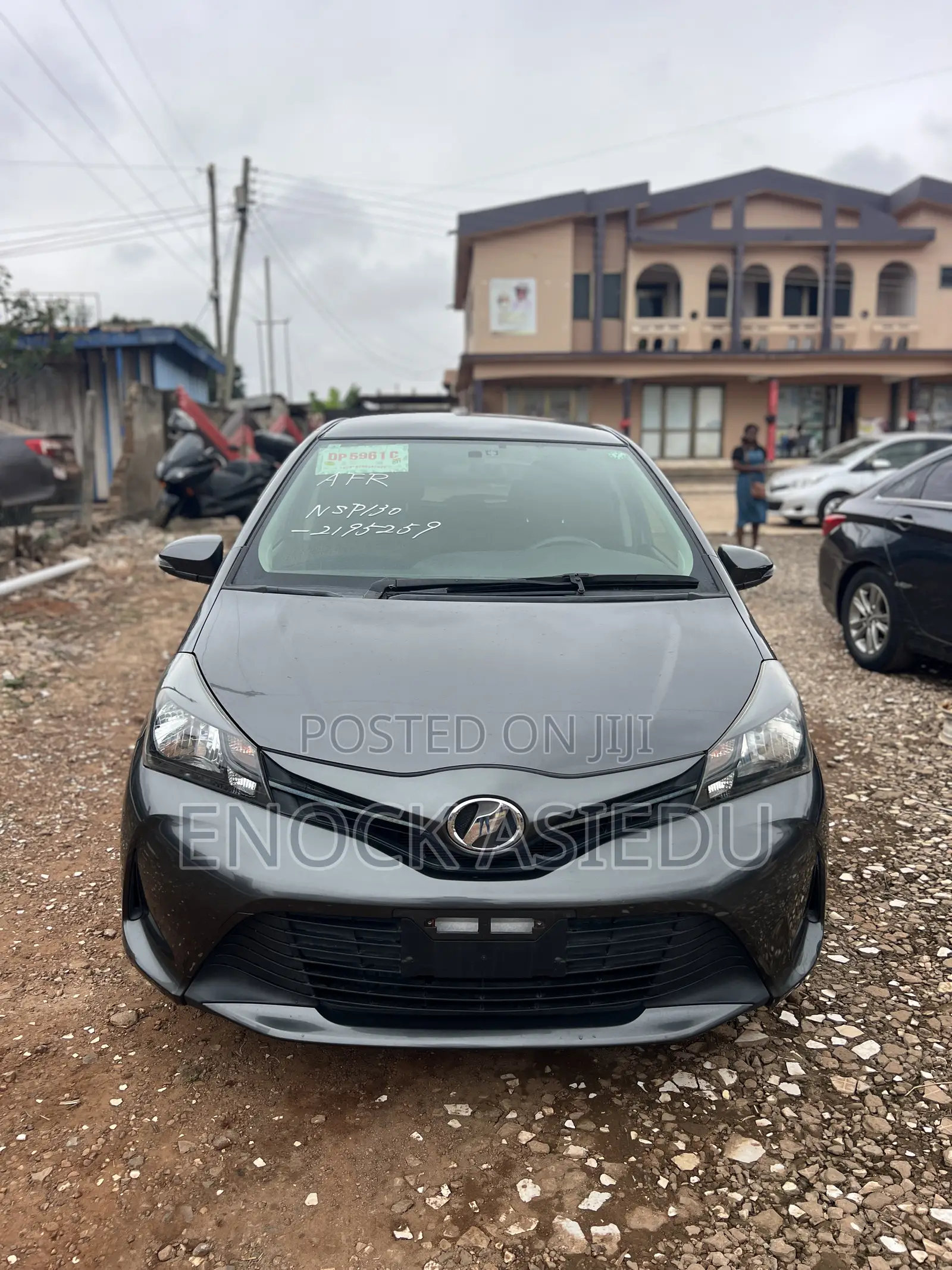 Toyota Vitz 1.3 AWD 3dr 2015 Gray