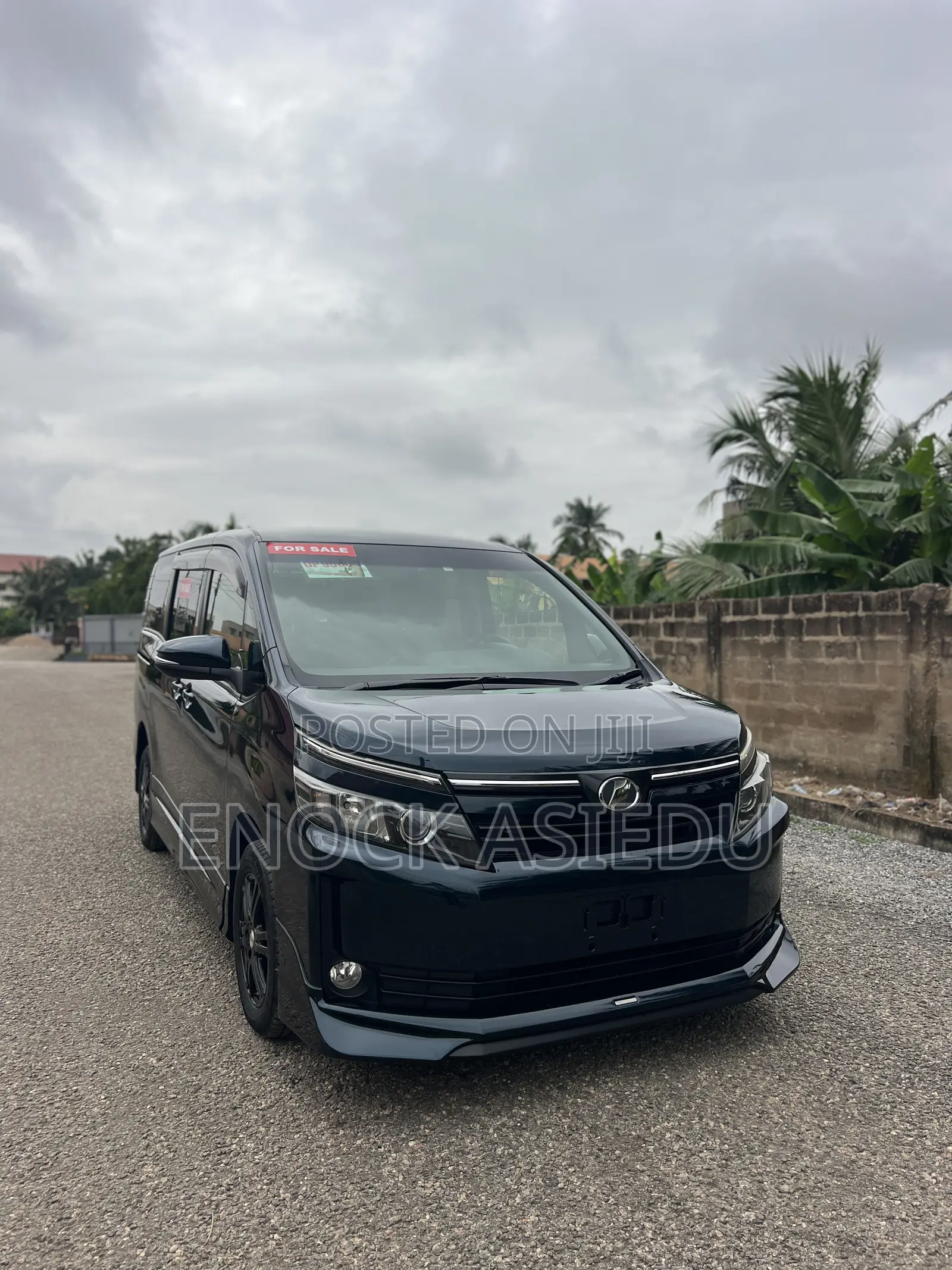 Toyota Voxy V 4WD 8-Seater 2015 Blue