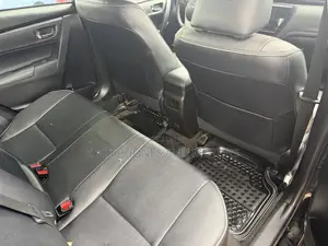 Toyota Corolla XLE (1.8L 4cyl 2A) 2019 Black