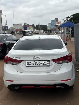 Hyundai Elantra Limited Sedan FWD (1.8L 4cyl 6A) 2013 White