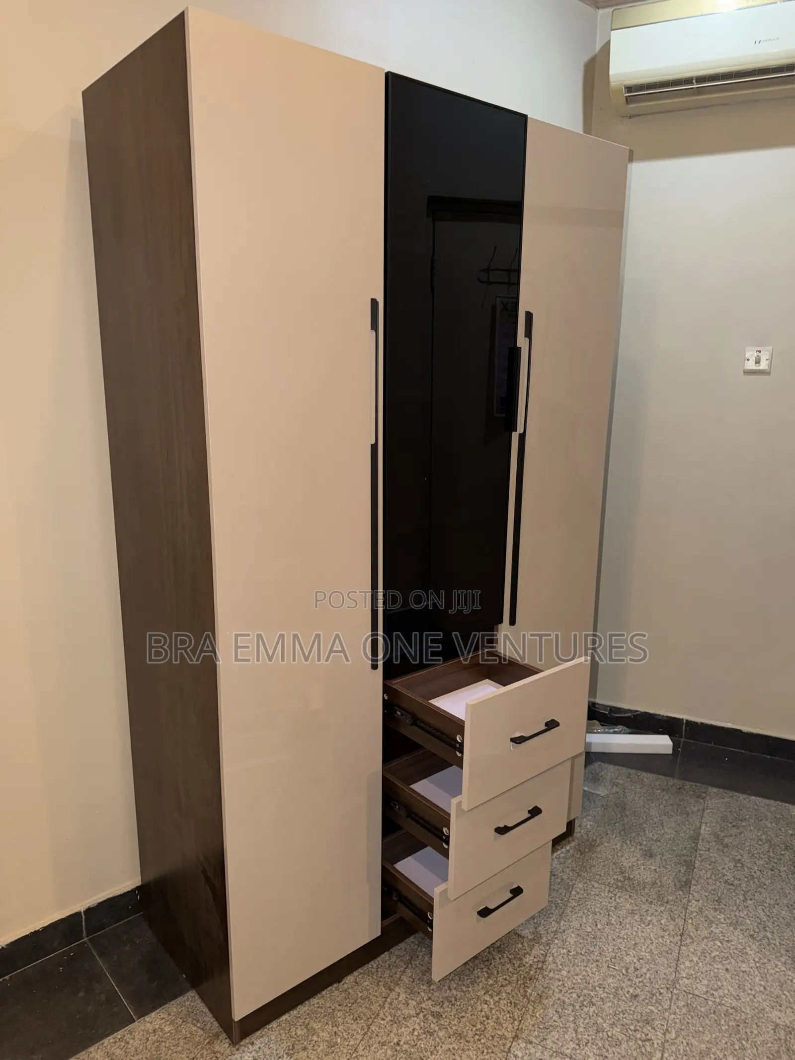 Modern Display Wardrobe/Cabinet