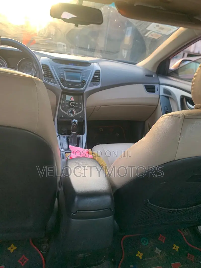 Hyundai Elantra SE 4dr Sedan (1.8L 4cyl 6A) 2015 Red