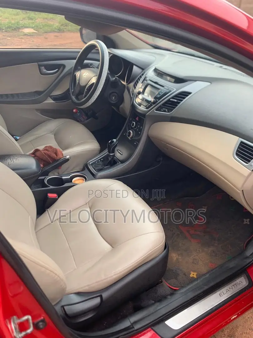 Hyundai Elantra SE 4dr Sedan (1.8L 4cyl 6A) 2015 Red