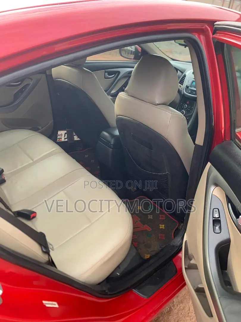 Hyundai Elantra SE 4dr Sedan (1.8L 4cyl 6A) 2015 Red