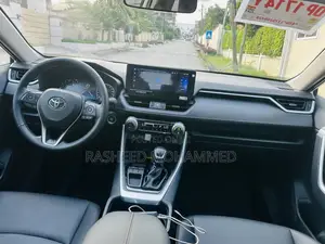 Toyota RAV4 XLE Premium 2025 White
