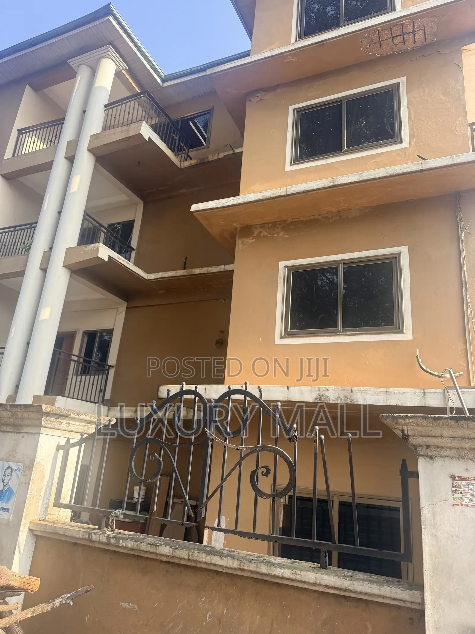 Furnished 17bdrm Apartment in Police Station for sale