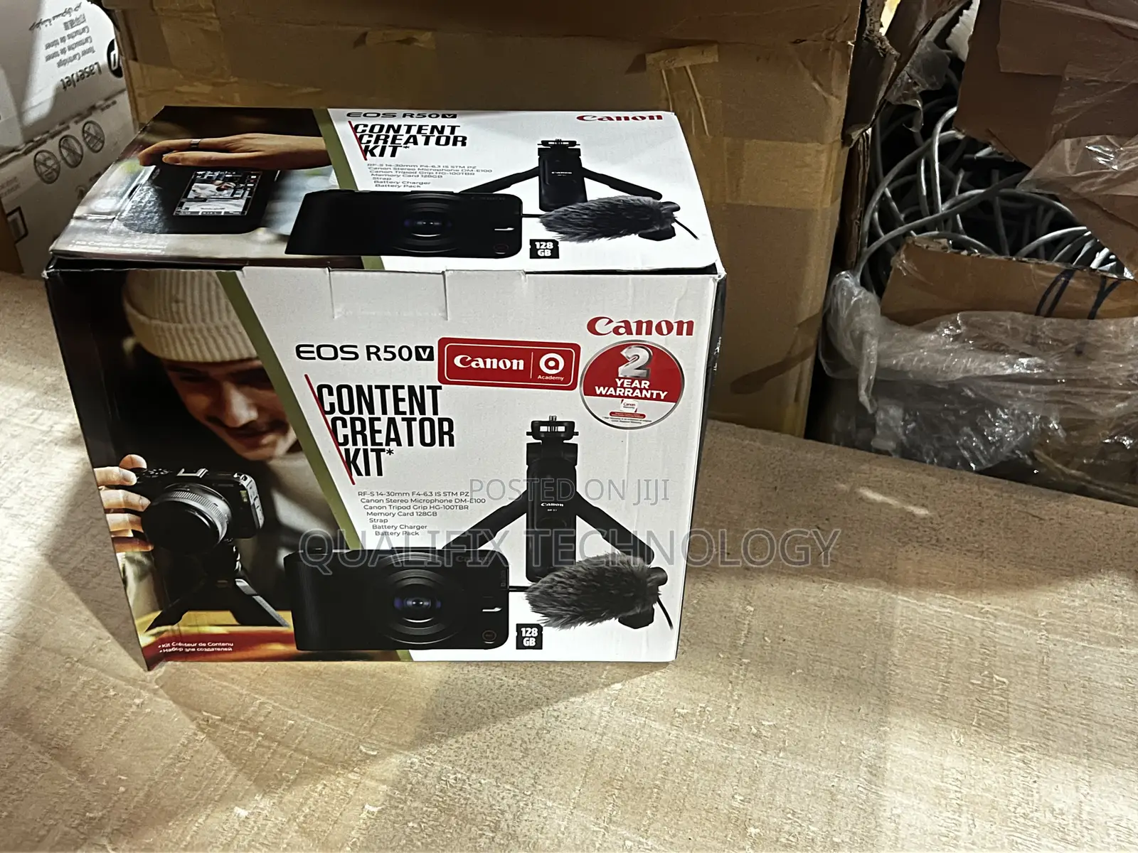 Canon Camera R50v KIT