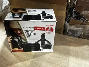 Canon Camera R50v KIT