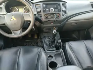 Mitsubishi L200 2015 White