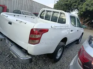 Mitsubishi L200 2015 White