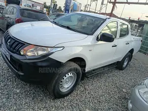 Mitsubishi L200 2015 White