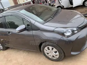 Toyota Vitz 1.3 AWD 5dr 2015 Gray