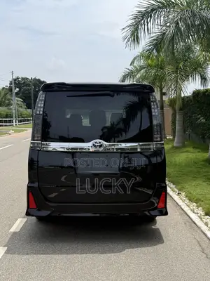 Toyota Voxy 2014 Black