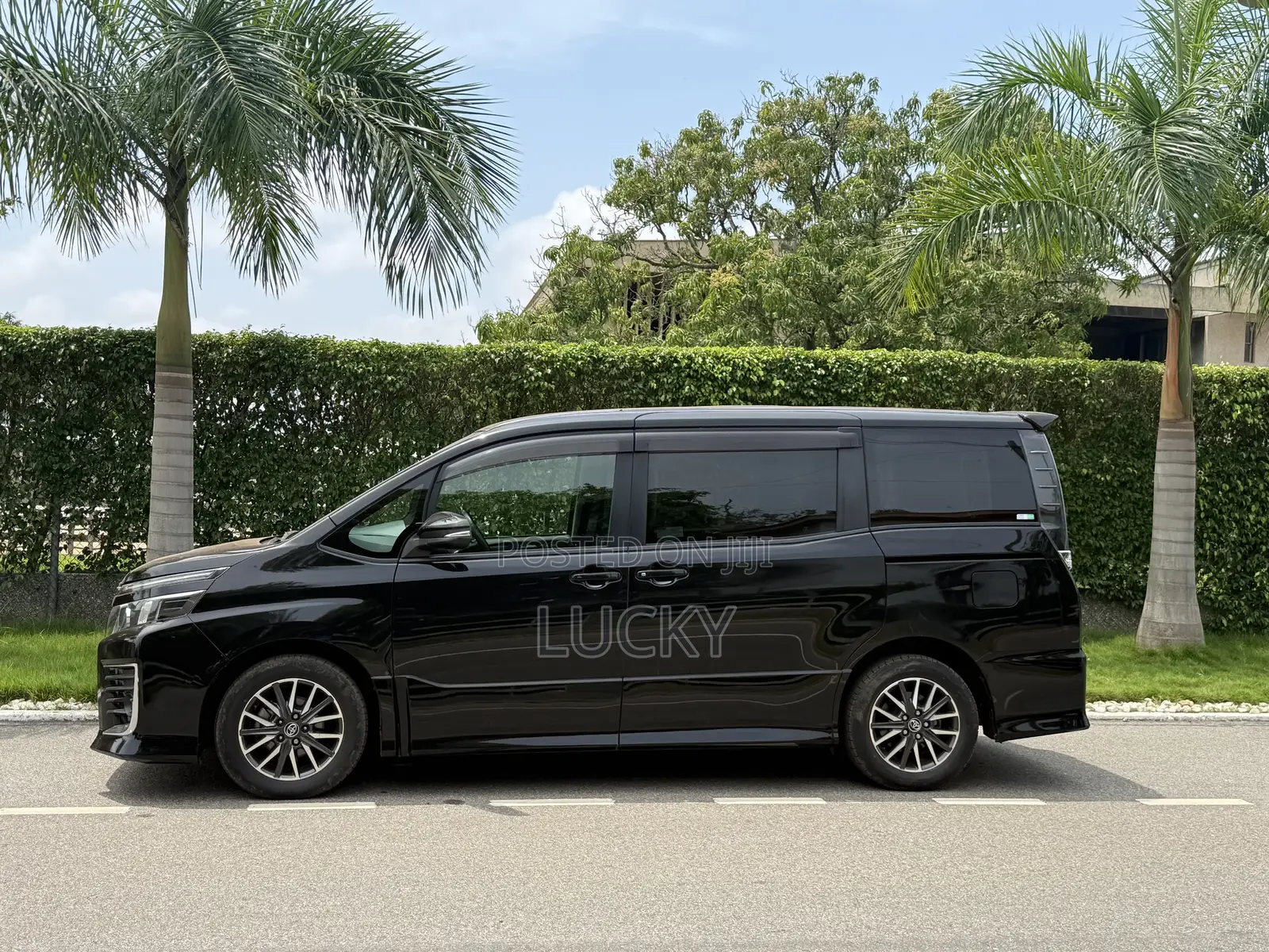 Toyota Voxy 2014 Black