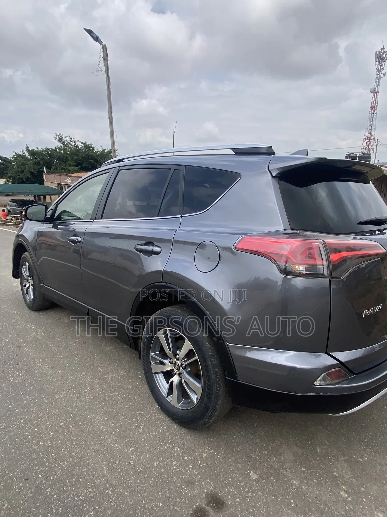 Toyota RAV4 XLE 4dr SUV AWD (2.5L 4cyl 6A) 2018 Gray
