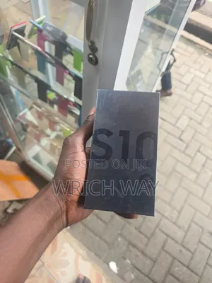 New Samsung Galaxy S10e 128 GB Black