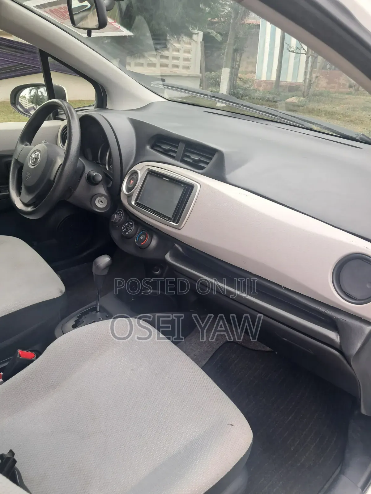 Toyota Vitz 2014 White