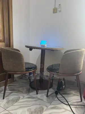 Round Glass Tabel With Chairs