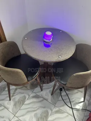 Round Glass Tabel With Chairs