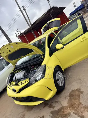 Toyota Vitz 1.3 FWD 5dr 2015 Yellow