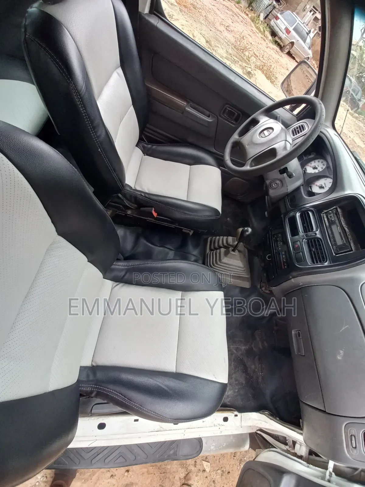 Nissan Hardbody 2012 White