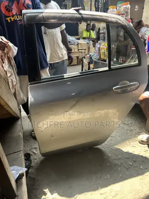 Toyota Vitz 2008 2009 2010 Door Back