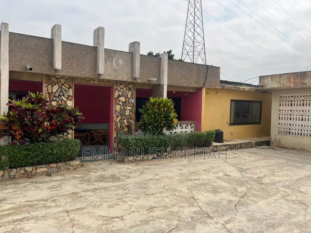 6bdrm House in Gbawe for sale
