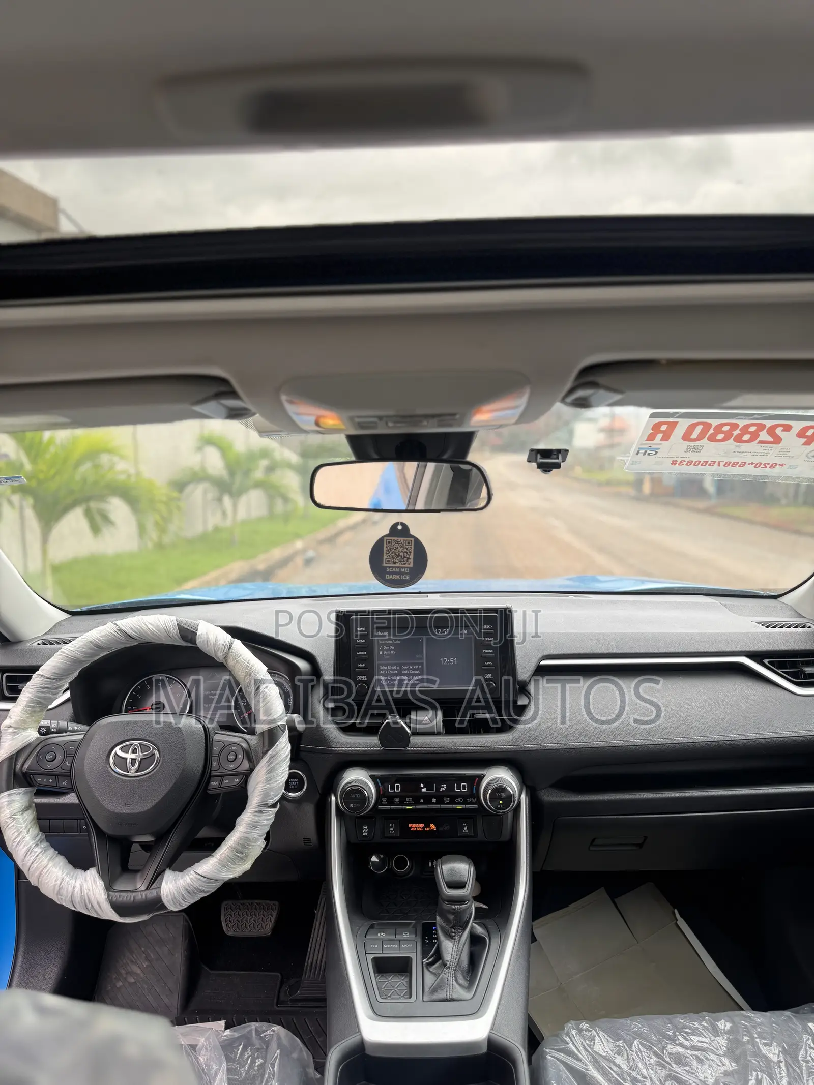 Toyota RAV4 XLE AWD 2019 Blue