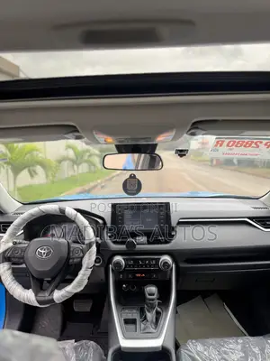 Toyota RAV4 XLE AWD 2019 Blue