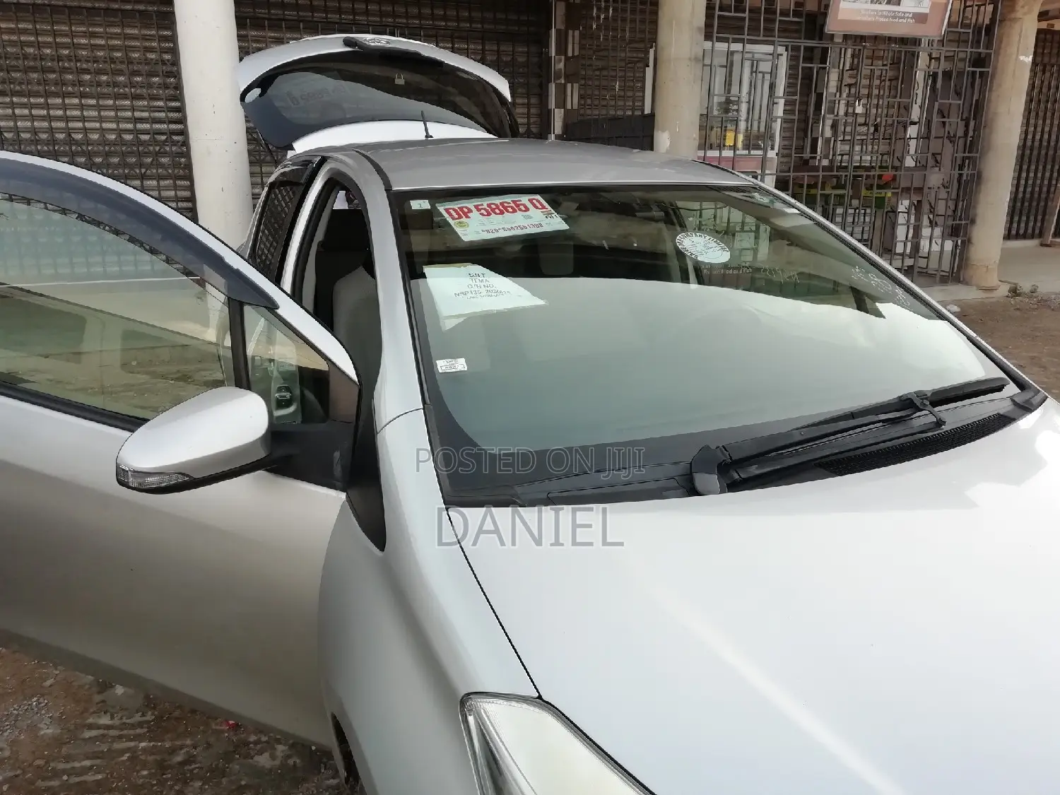 Toyota Vitz 1.3 AWD 5dr 2013 Silver