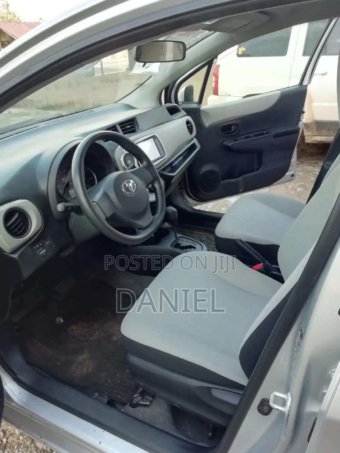 Toyota Vitz 1.3 AWD 5dr 2013 Silver