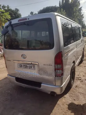 Toyota HiAce 2005 Silver