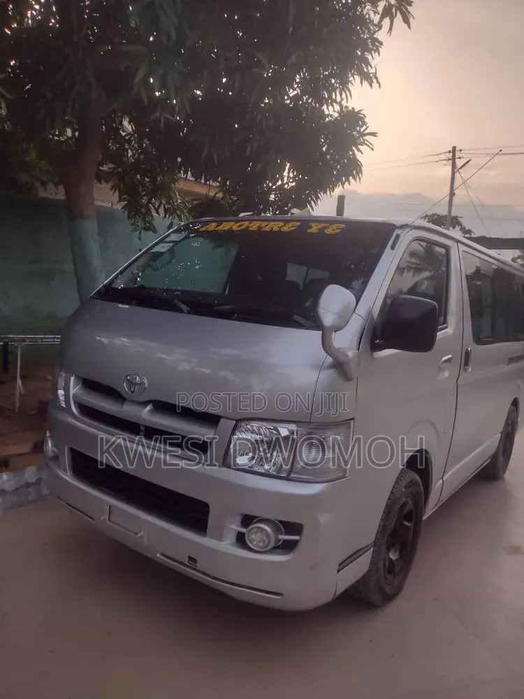 Toyota HiAce 2005 Silver