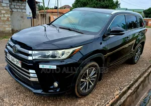 Toyota Highlander LE 4x4 V6 (3.5L 6cyl 8A) 2018 Black