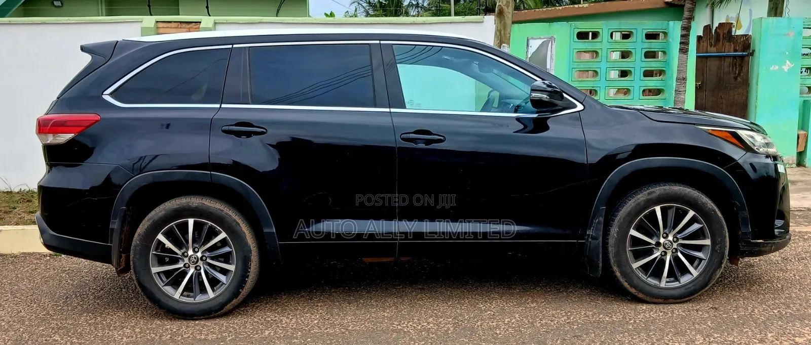Toyota Highlander LE 4x4 V6 (3.5L 6cyl 8A) 2018 Black