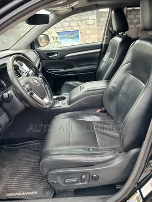 Toyota Highlander LE 4x4 V6 (3.5L 6cyl 8A) 2018 Black