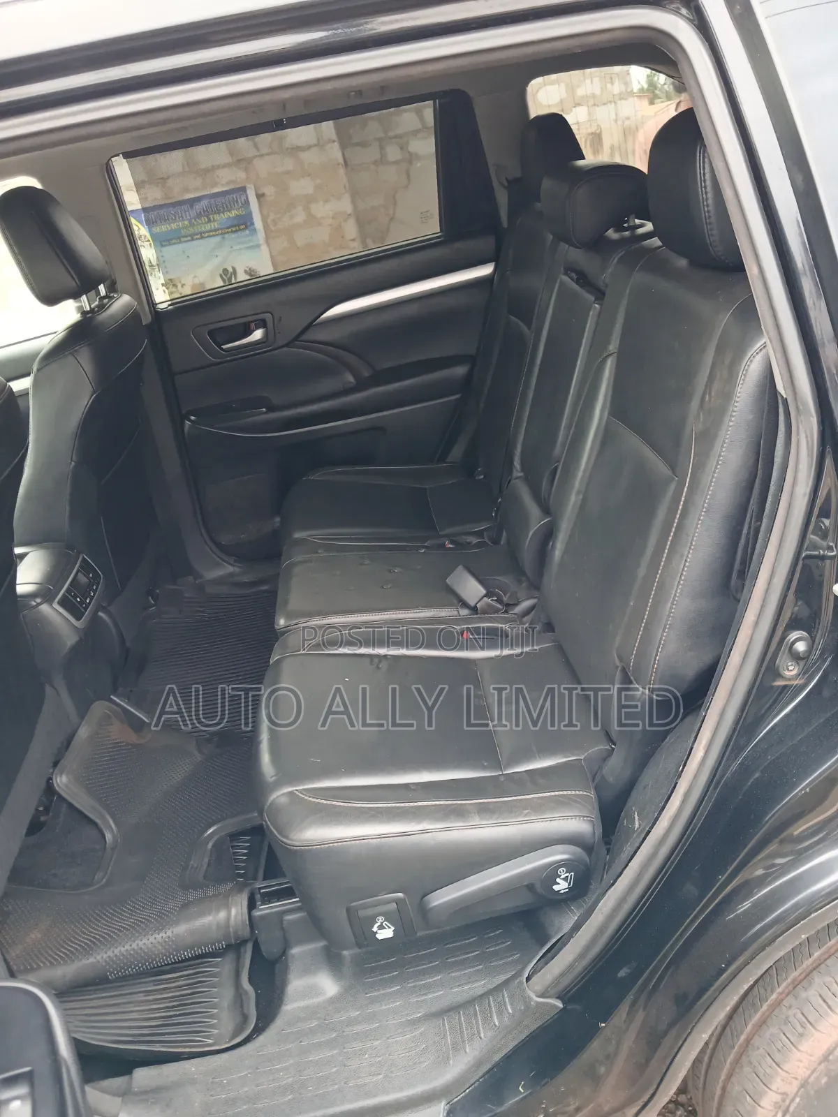 Toyota Highlander LE 4x4 V6 (3.5L 6cyl 8A) 2018 Black